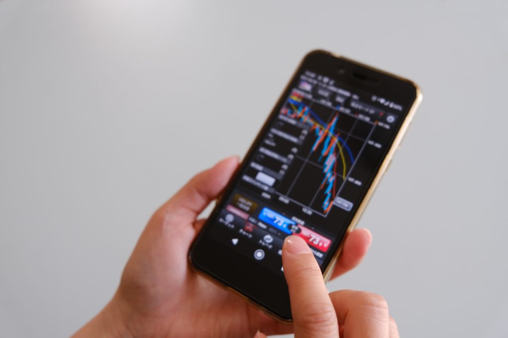 FXはスマホでできる時代へ！取引上のメリットとデメリットとは？1